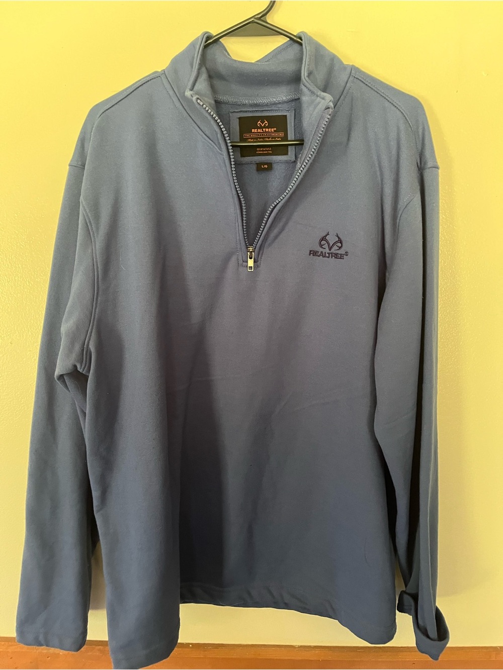 Men’s Realtree Blue Quarter Zip Sweater size Large